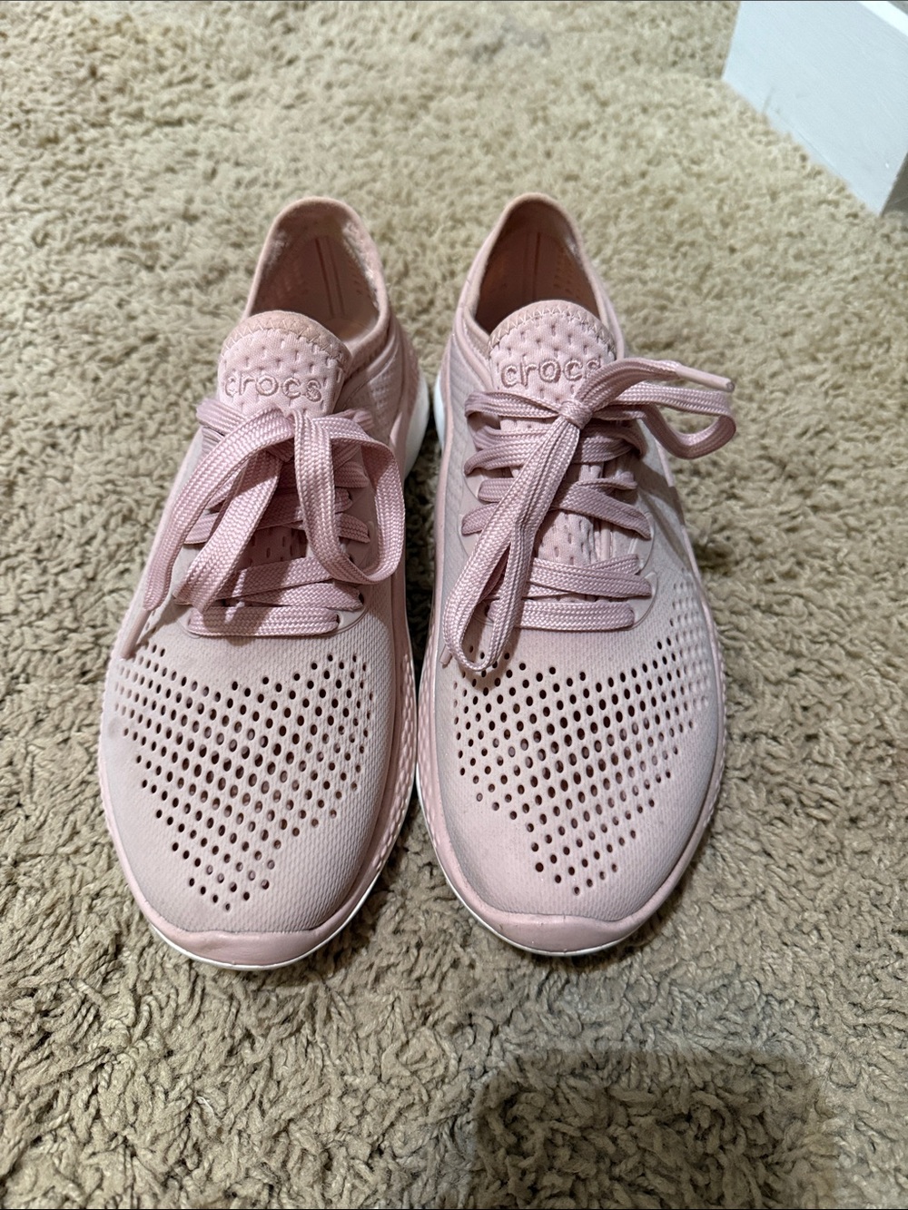 CROCS Women's Lightweight Knit Sneakers - Blush